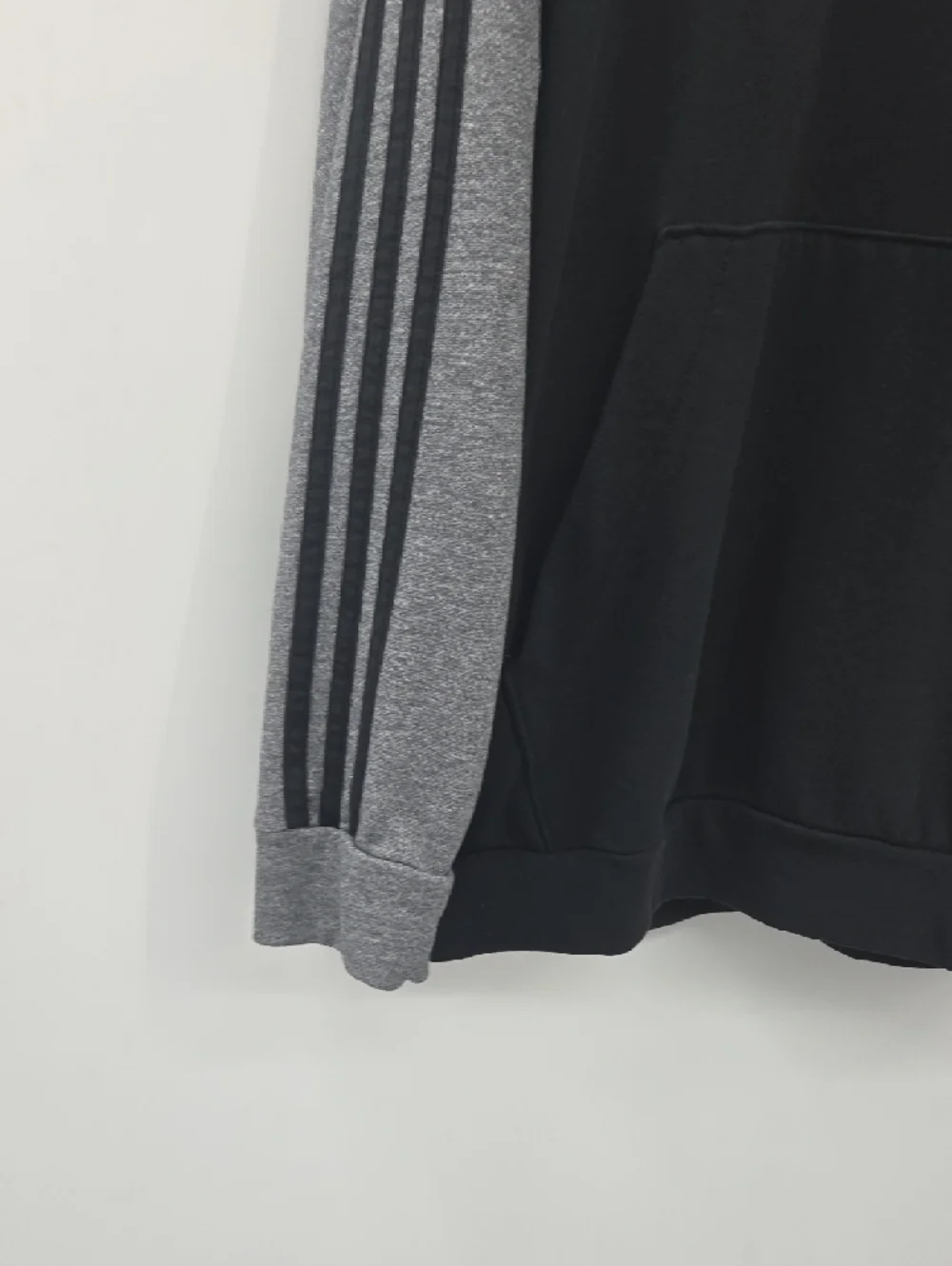 Adidas Men’s Black & Gray Pullover Hoodie with Stripes XL